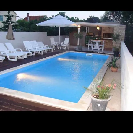 Apartman Luce With Shared Pool Zadar Exterior photo