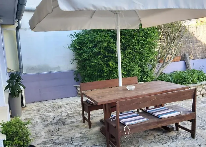 Apartman Luce With Shared Pool