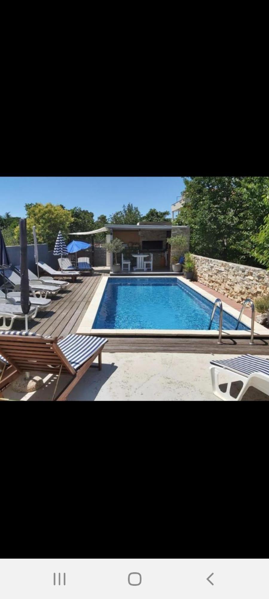Luce With Shared Pool Apartman