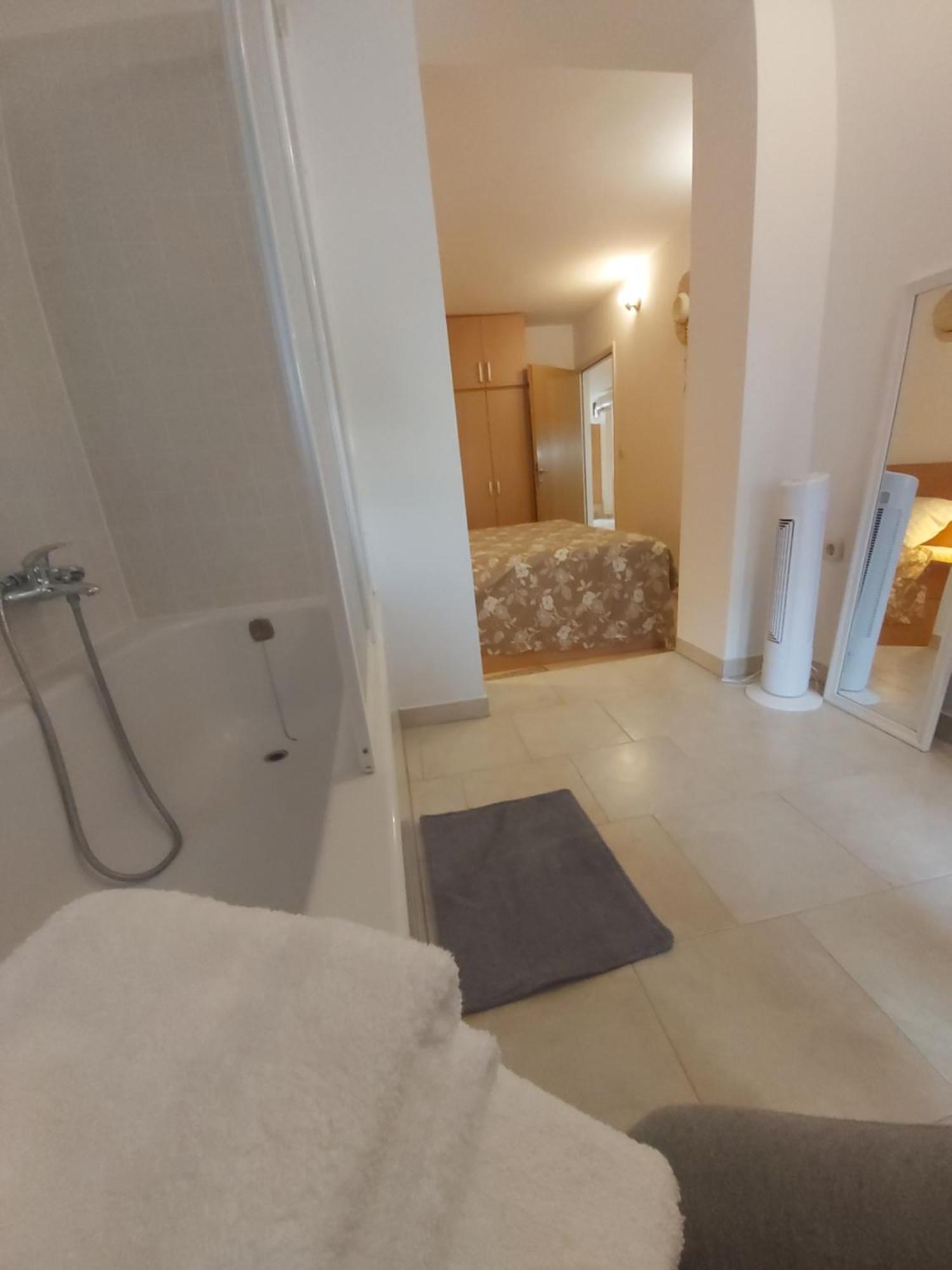 Luce With Shared Pool Apartman *