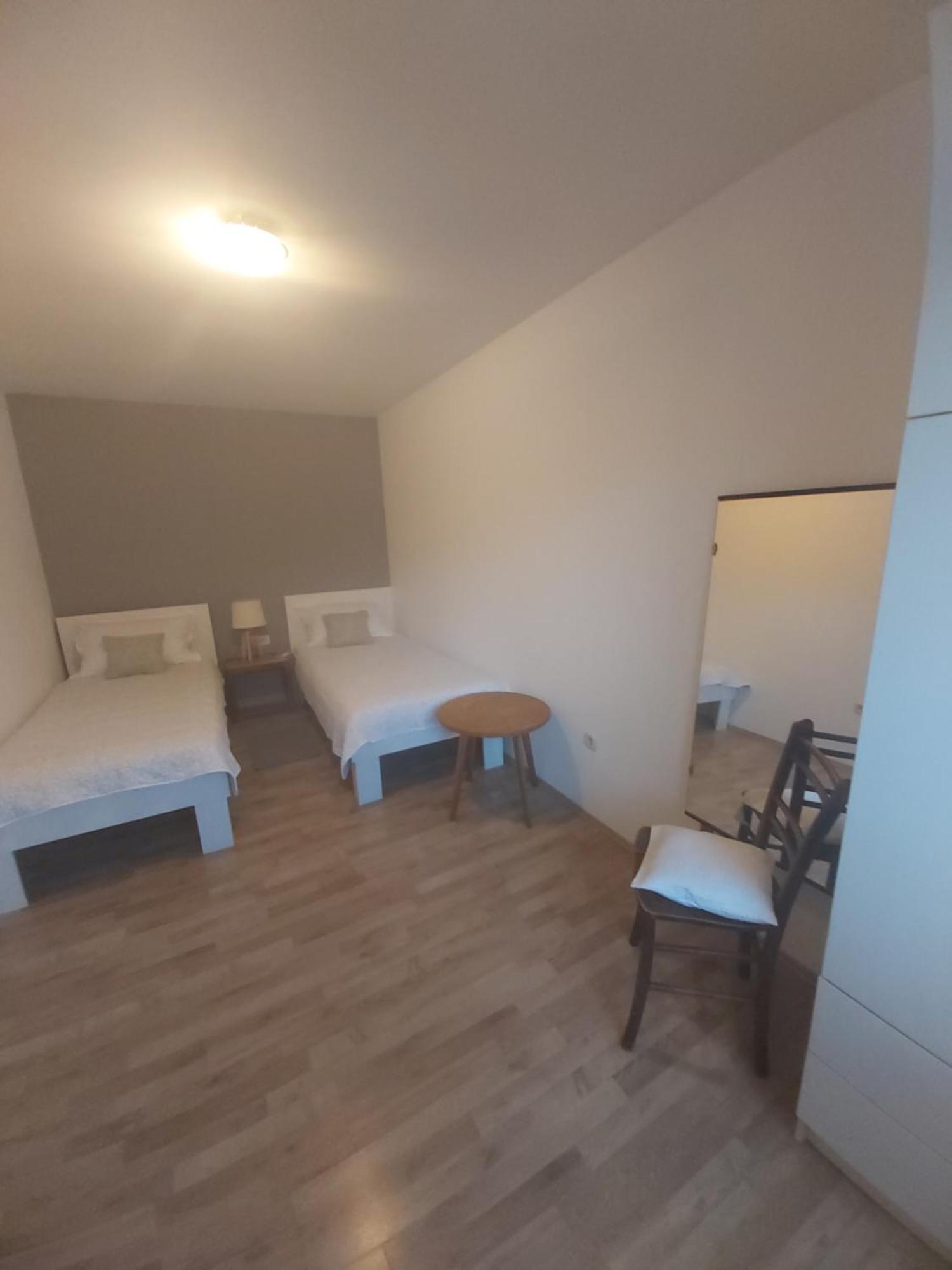 Apartman Luce With Shared Pool Zadar