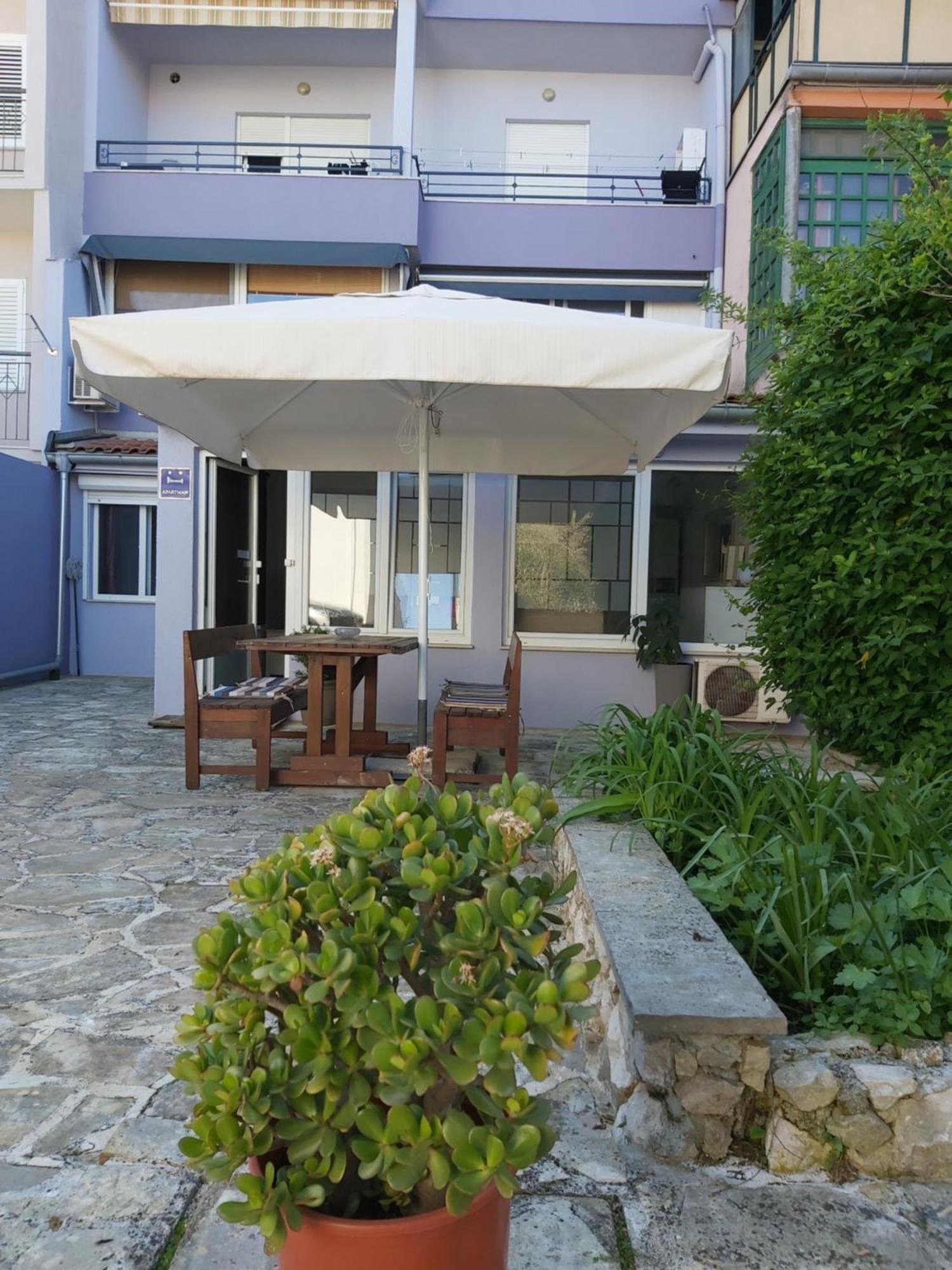 Luce With Shared Pool Apartman